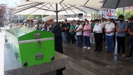 Kalp krizi sonucu hayatını kaybeden doktor Ogün Sönmez son yolculuğuna uğurlandı