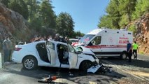ANTALYA - İki otomobil çarpıştı: 1 ölü, 6 yaralı