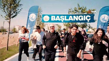 Belediye Başkanı Bilgin, scooter'a binerek gençlerle yarıştı