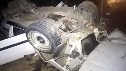 İZMİR -Otomobilin takla atması sonucu 2'si ağır 3 kişi yaralandı