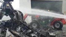 Latina - Incendio in un capannone di riciclcaggio rifiuti elettronici (17.07.21)