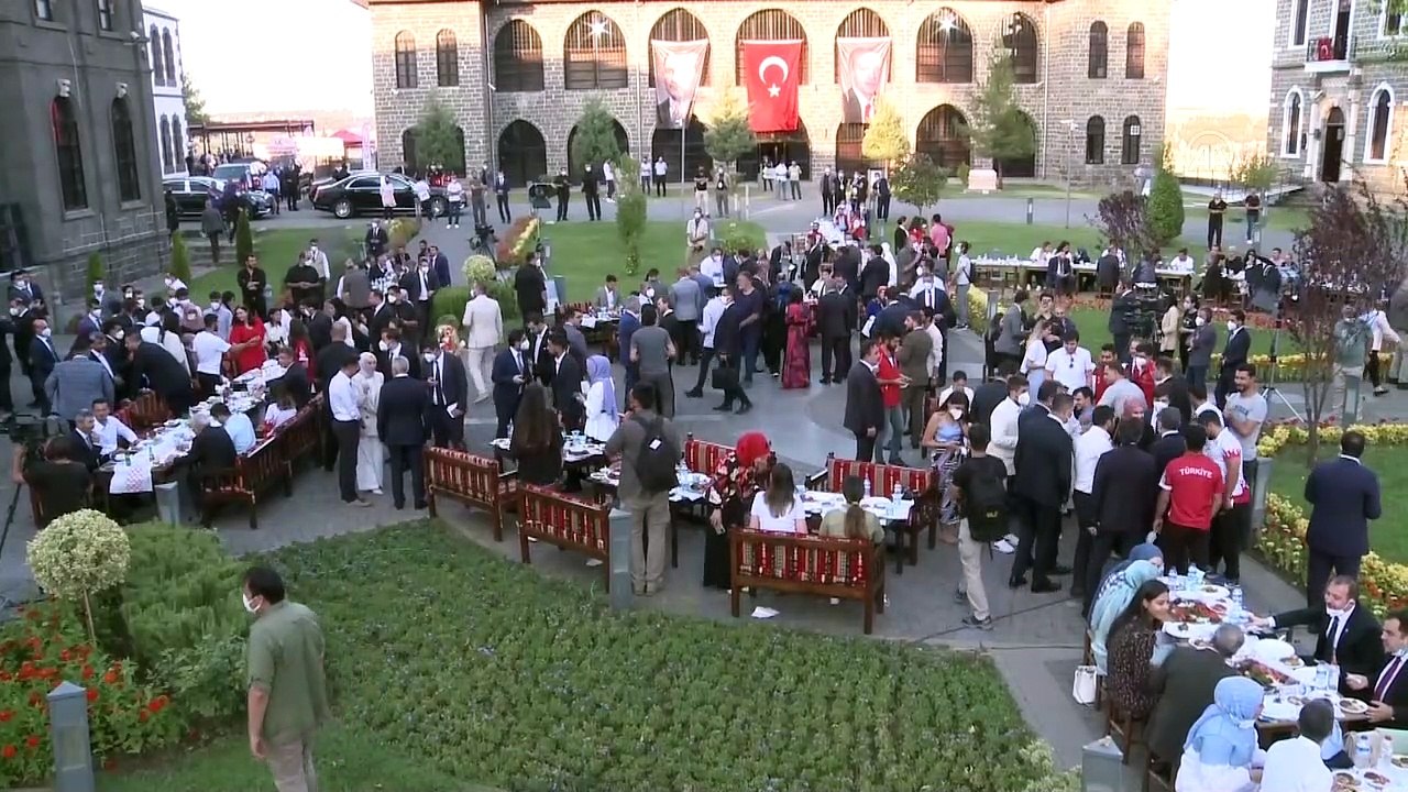DİYARBAKIR - Cumhurbaşkanı Erdoğan, Gençlik Buluşmasına katıldı (2)