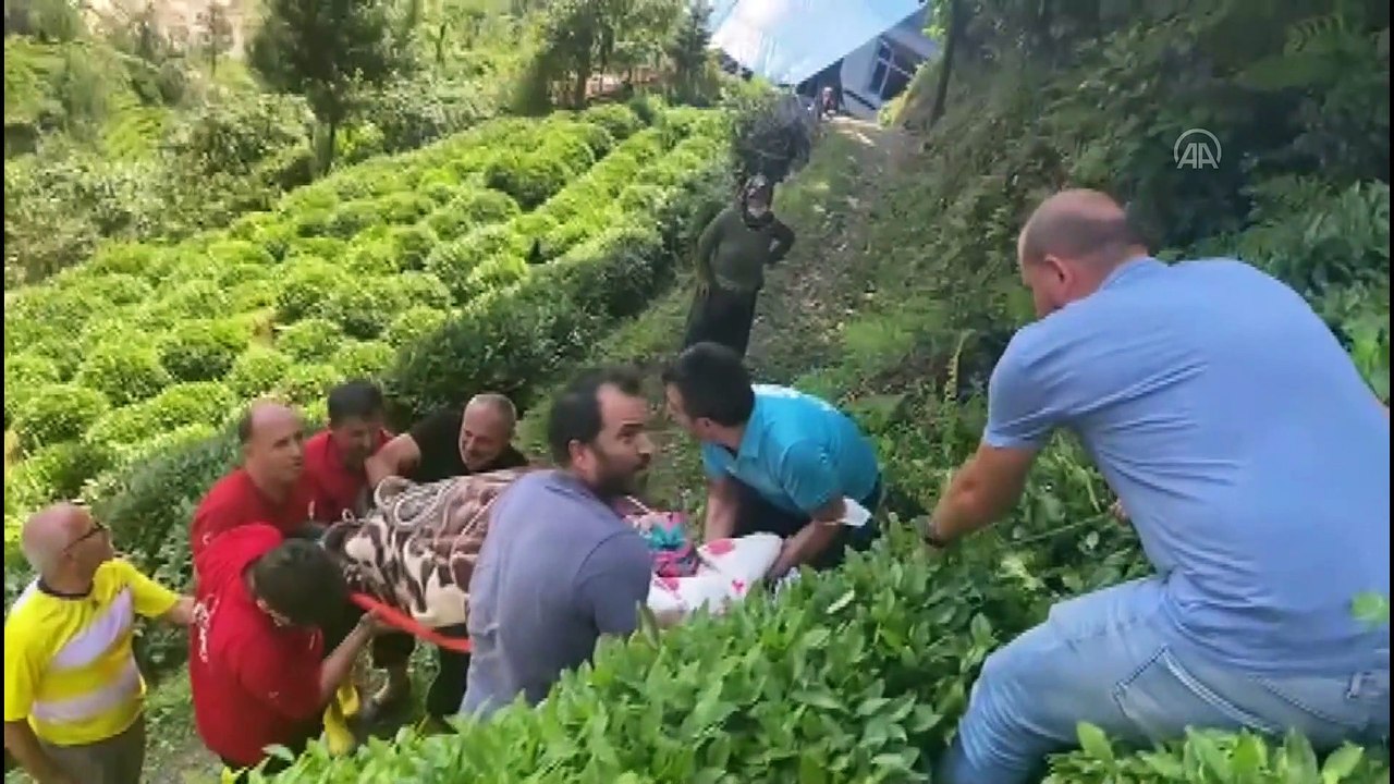 RİZE - Rize Valiliği sel ve heyelan esnasında bir vatandaşın yaralı olarak kurtarılması ile görüntü paylaştı