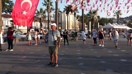 Kuşadası’nda duvarlar sanatla renkleniyor