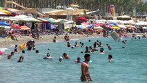 ANTALYA - Turizm merkezlerinde bayram tatili yoğunluğu