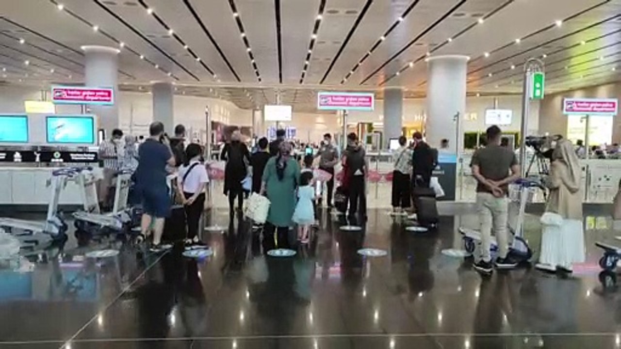 İSTANBUL - İstanbul Havalimanı'nda, Kurban Bayramı yoğunluğu devam ediyor