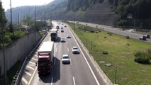 BOLU - Anadolu Otoyolu'nda bayram tatili yoğunluğu devam ediyor