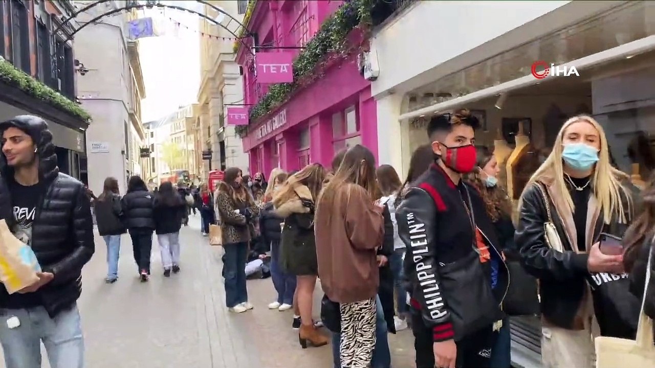 - İngiltere'de günlük vaka sayısı 50 binin üzerinde seyrediyor- Son 24 saatte 54 bin 674 vaka tespit edildi