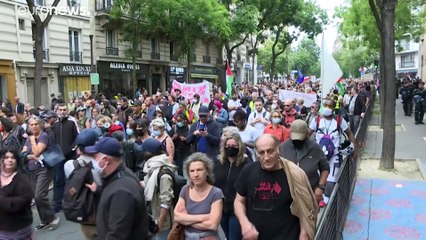 "Non à la dictature sanitaire" : des manifestations en France contre l'incitation à la vaccination