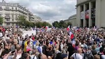 Multitudinaria manifestación en París contra el certificado Covid