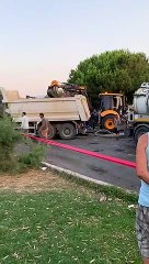 Kuşadası'nda kanalizasyon patladı; ekiplerin çalışması devam ediyor