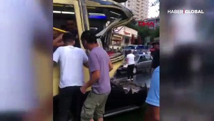 Son Dakika İstanbul Gaziosmanpaşa'da minibüs kaza yaptı! Çok sayıda yaralı var