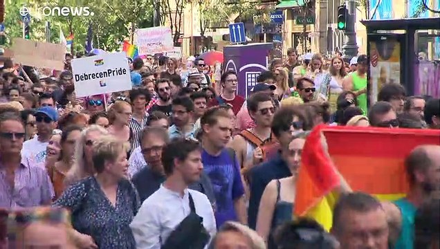 Marche des fiertés en Hongrie : plus de 10 000 personnes dans les rues de Budapest