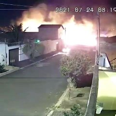 Homem solta fogos de artifícios em direção a mata e causa grande incêndio