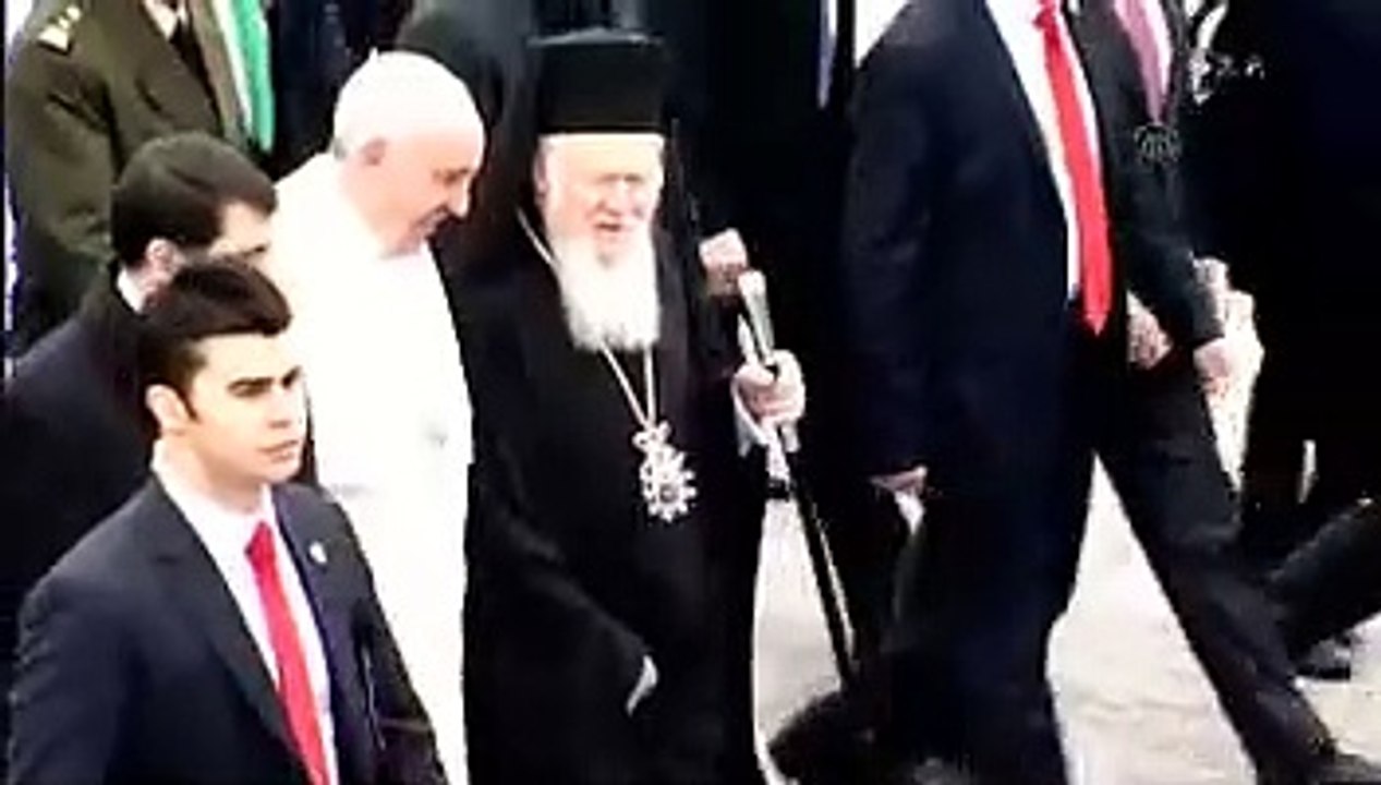 Papa düşme tehlikesi geçirdi