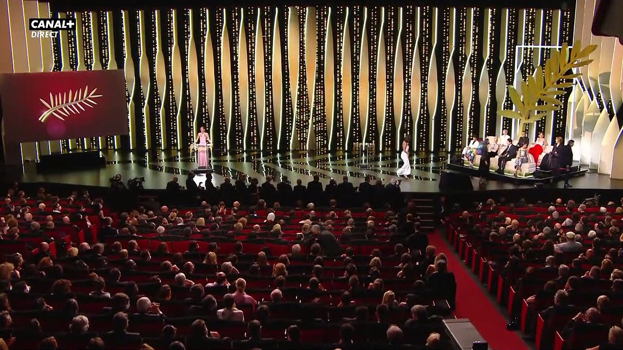 Doria Tillier présente la cérémonie de clôture du Festival de Cannes. Le 17 juillet 2021.