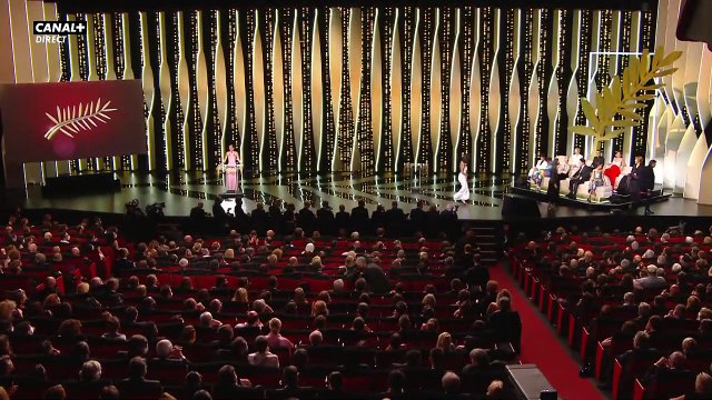 Doria Tillier présente la cérémonie de clôture du Festival de Cannes. Le 17 juillet 2021.