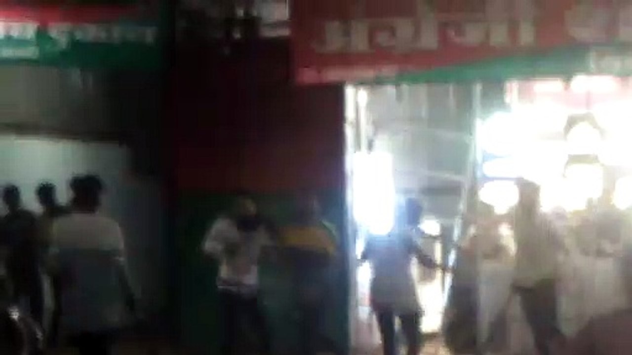 Live Video: Liquor shop assault