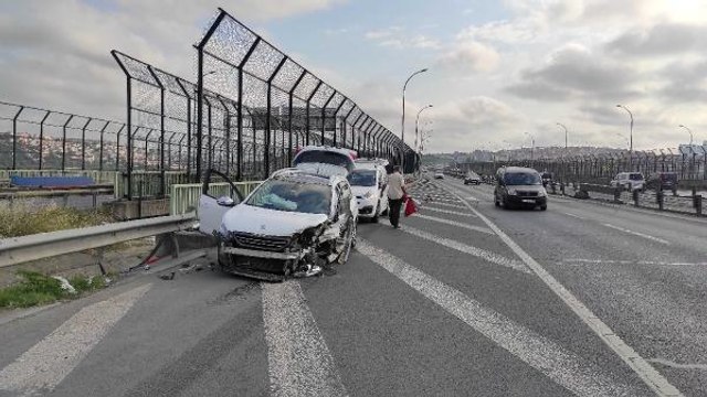 HALİÇ KÖPRÜSÜ'NDE İLGİNÇ GÖRÜNTÜ; GERİ GERİ GİDİP TRAFİK OLUŞTURDULAR