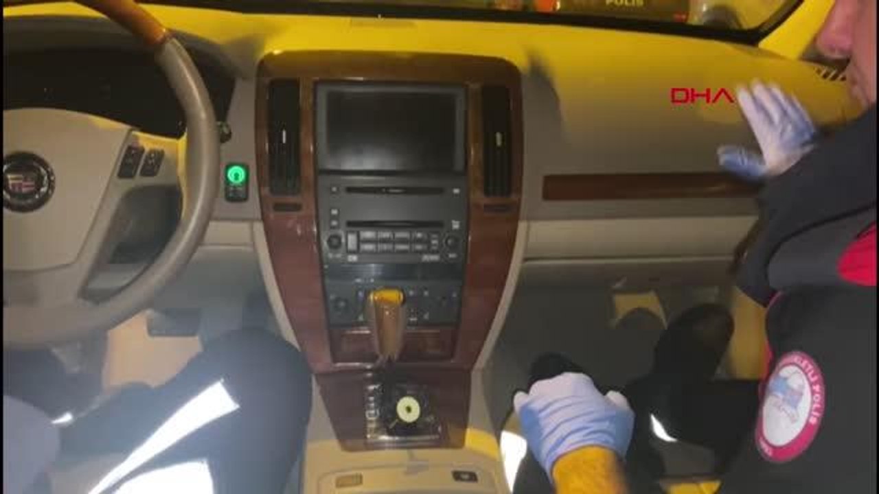 BEŞİKTAŞ'TA ZIRHLI OTOMOBİLİN GİZLİ BÖLMESİNDE UYUŞTURUCU VE SİLAH ÇIKTI