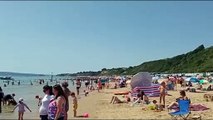 Una ola de calor en el Reino Unido atrae a miles de británicos a las playas locales