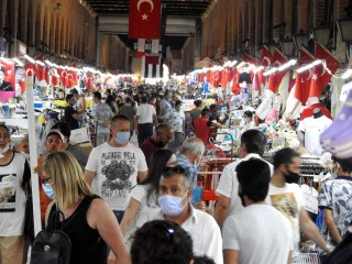 Tarihi çarşılarda bayram hareketliliği