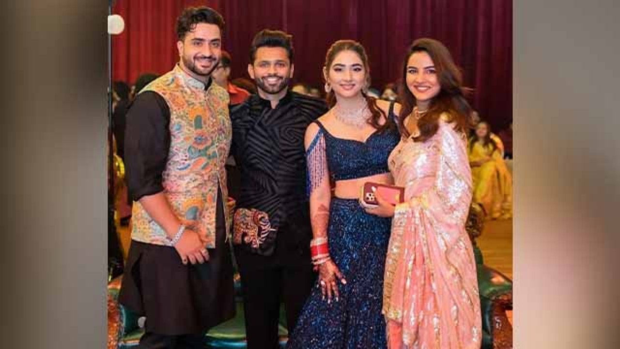 Rahul Vaidya और Disha की Party में दलेर मेहंदी के गाने पर जमकर नाचीं Jasmin Bhasin | FilmiBeat