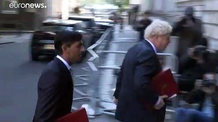 عزل رئيس وزراء بريطانيا ووزير ماليتها بعد مخالطة مصاب بكوفيد