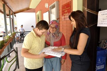 Genç kadın muhtar tüm mahallelinin sevgisini kazandı