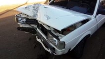 Após bater contra poste, motorista abandona automóvel no Bairro Interlagos