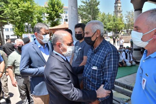 Antalya'daki trafik kazasında vefat eden polis memuru ile oğlunun cenazeleri defnedildi