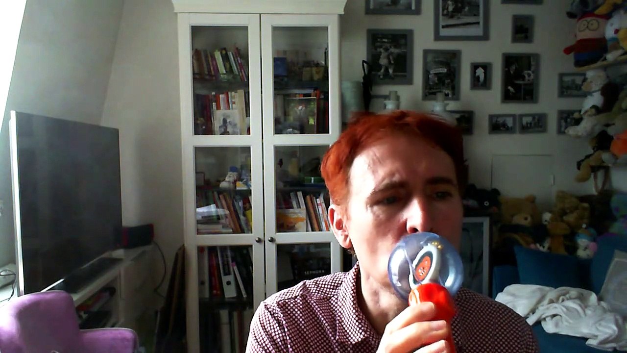 Wiwi égratigne "on chante chante chante"