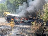 4 kişinin yaralandığı kaza sonrası araçlar alev alev yandı