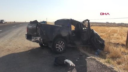 ŞANLIURFA'DA KAMYONET, ŞARAMPOLE DEVRİLDİ: 2 ÖLÜ, 3 YARALI