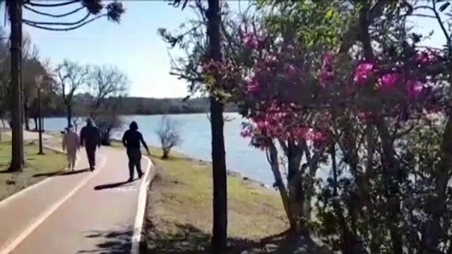 Frio não assusta cascavelenses, que utilizam Lago Municipal para se esquentar