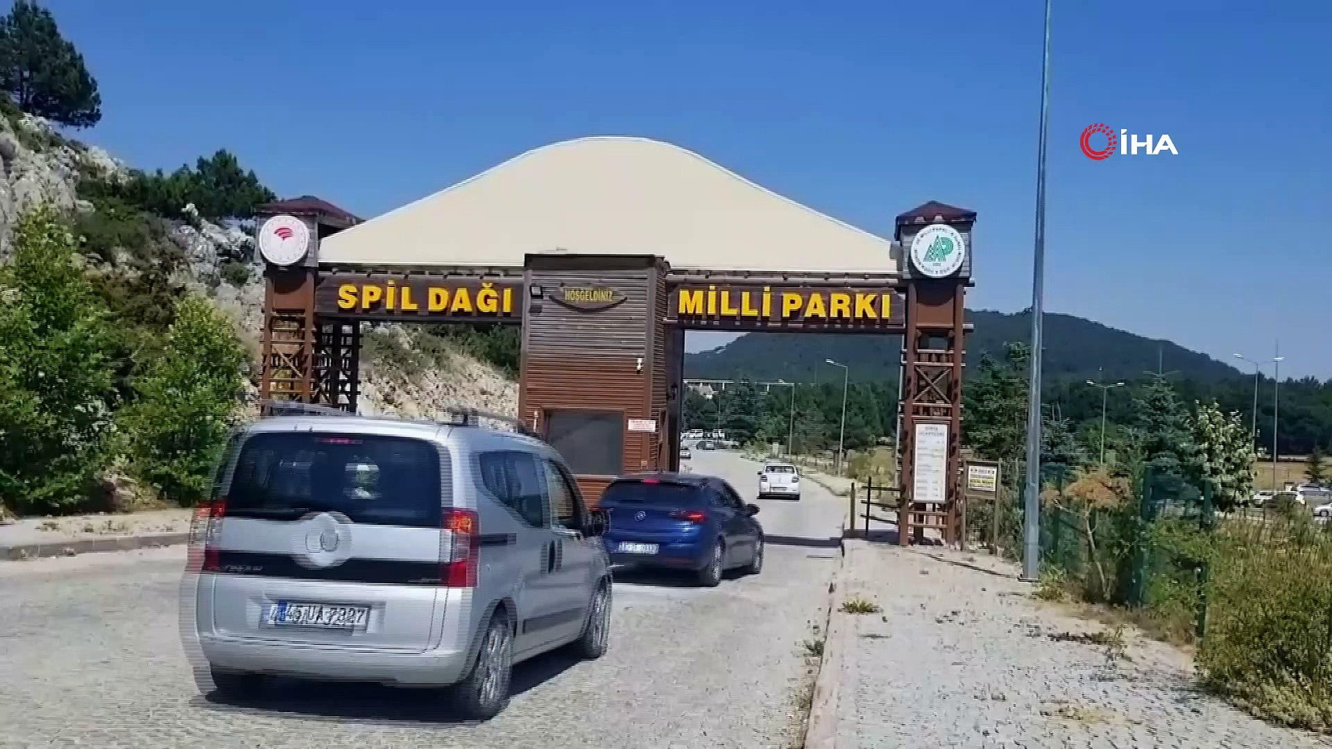 Sıcaktan bunalan Manisa ve İzmirliler Spil'e akın etti - Dailymotion Video