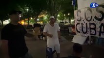 Grupo de cubanos acampan en Washington para cuidar pancartas y carteles