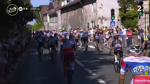 Insolite - Tour de France : Regardez ce radars qui s'est déclenché hier à plusieurs reprise au passage des coureurs qui étaient en excès de vitesse
