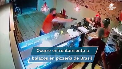Captan momento en que cliente de pizzería mata a asaltante
