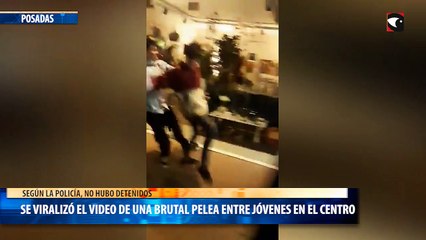 Se viralizó el video de una brutal pelea entre jóvenes en el centro