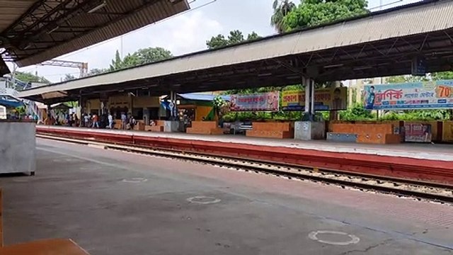 WAP-7 leading white beauty with slow run towards Barddhaman __ Indian Railway