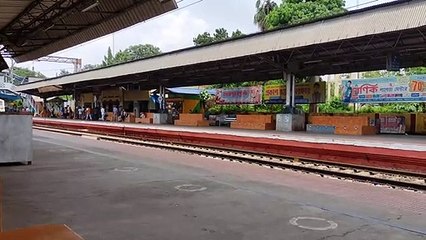 WAP-7 leading white beauty with slow run towards Barddhaman __ Indian Railway