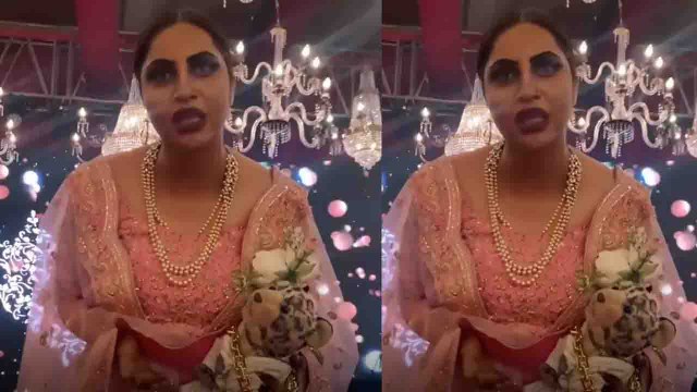 Arshi Khan ने जमकर मटकाई कमारिया, Rahul Vaidya और Disha Parmar के संगीत में किया डांस | FilmiBeat