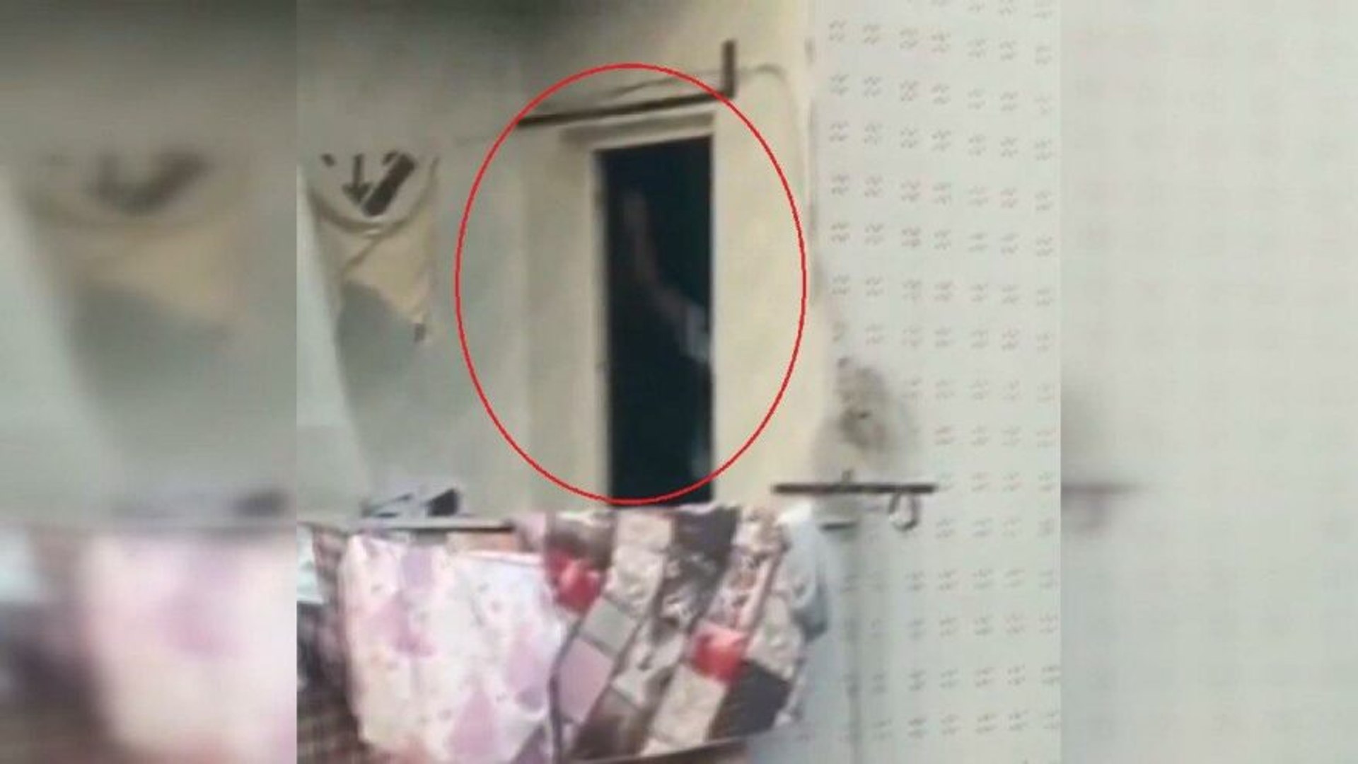 Cocugunu Ayagindan Asarak Dovdu Iddiasi Polisleri Harekete Gecirdi Dailymotion Video