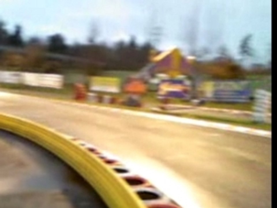 Rotax max a lyss sur piste mouillée !!!