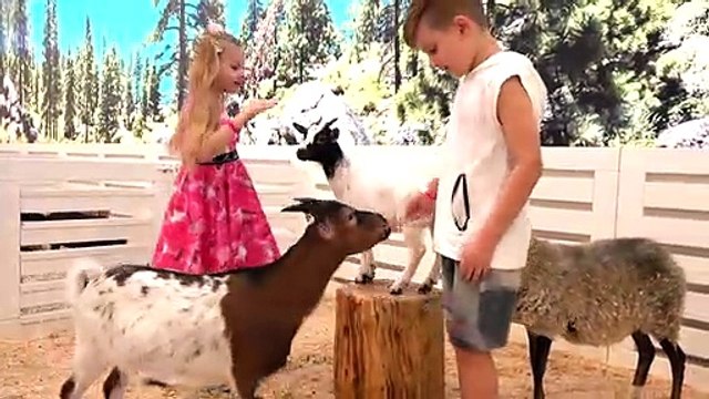 Diana and Roma Visit the Zoo and Learn about Animals