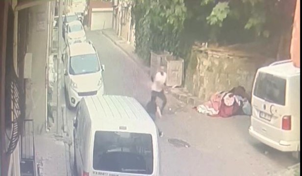 Son dakika haberleri | İstanbul'da korkunç cinayet kamerada: Yaralı halde motorla kaçtı, hastanede öldü