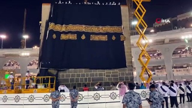 Kabe'nin örtüsü 'Kisve-i Şerif'i değiştirme çalışmaları başladı