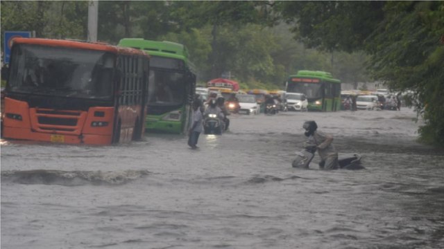 Waterlogging in Delhi-NCR, Watch 50 Khabrein