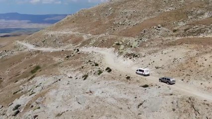 Ağrı yaylalarındaki göçer minikler, Kızılayın hediyeleriyle çifte bayram yaşadı